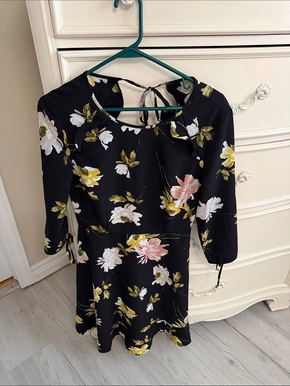 Suzy Shier Black Floral Long-Sleeve Tie-Back A-Line Dress